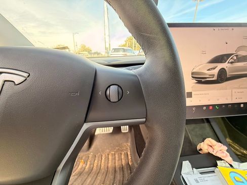 Used 2023 Tesla Model 3 Performance image 12