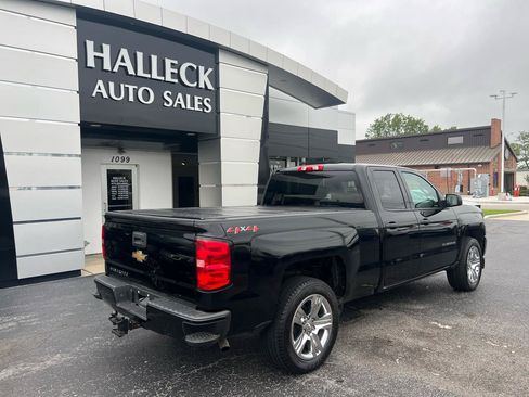 Used 2018 Chevrolet Silverado 1500 Custom w/ Custom Convenience Package AWD/4WD image 6