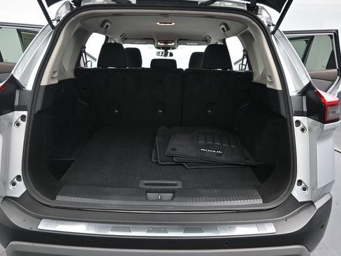 Used 2022 Nissan Rogue SV AWD/4WD image 11