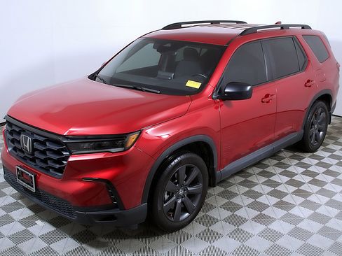 Used 2024 Honda Pilot Sport image 3