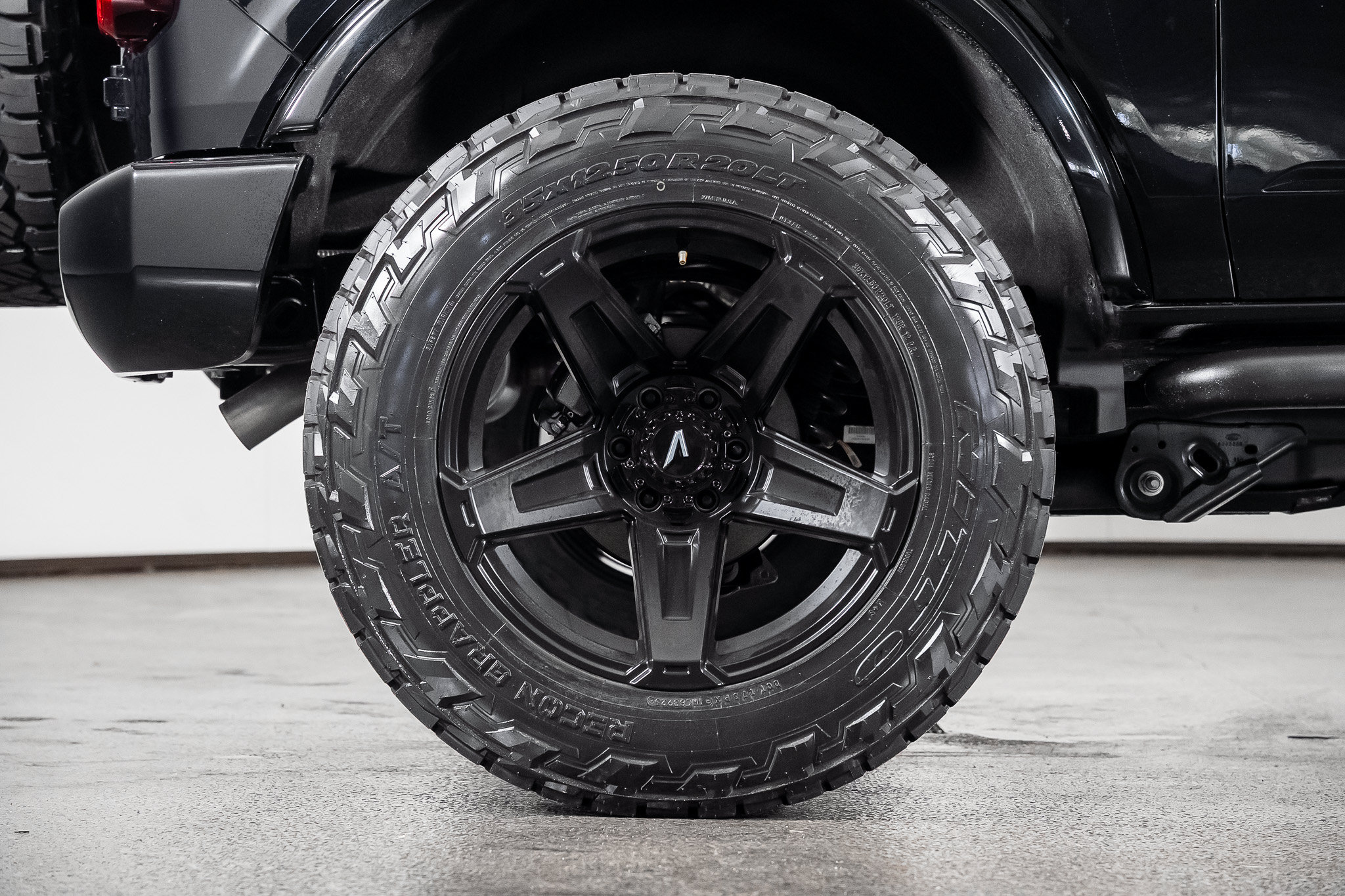 Used 2025 Ford Bronco 2-Door AWD/4WD image 29
