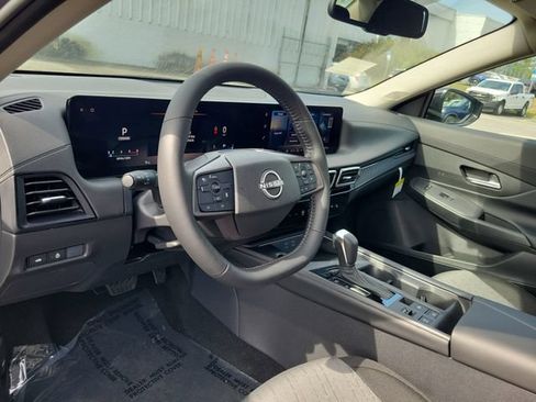 New 2026 Nissan Sentra SV w/ SV Convenience Package FWD image 7