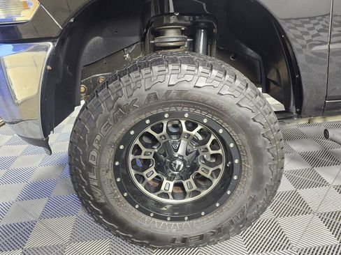 Used 2018 RAM 3500 Tradesman w/ Chrome Appearance Group image 12