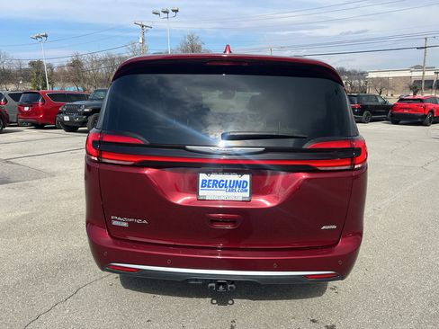 Used 2021 Chrysler Pacifica Pinnacle image 5