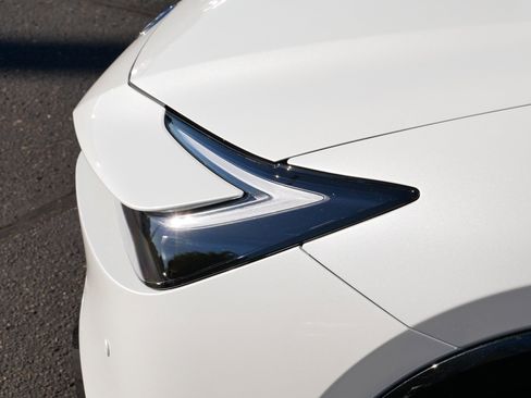 Certified 2026 Toyota Prius Plug-In Hybrid image 16