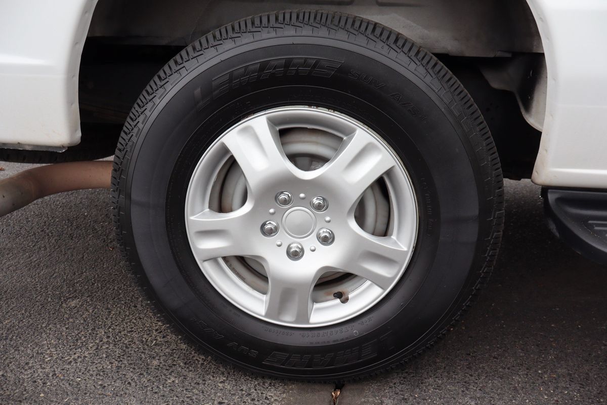 Used 2010 Ford E-350 and Econoline 350 XLT RWD image 42