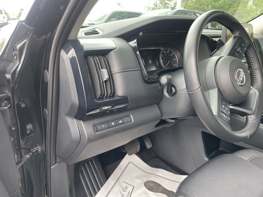 Used 2025 Nissan Pathfinder SV AWD/4WD image 19