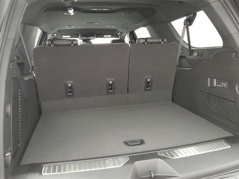 New 2025 Chevrolet Suburban Premier image 34