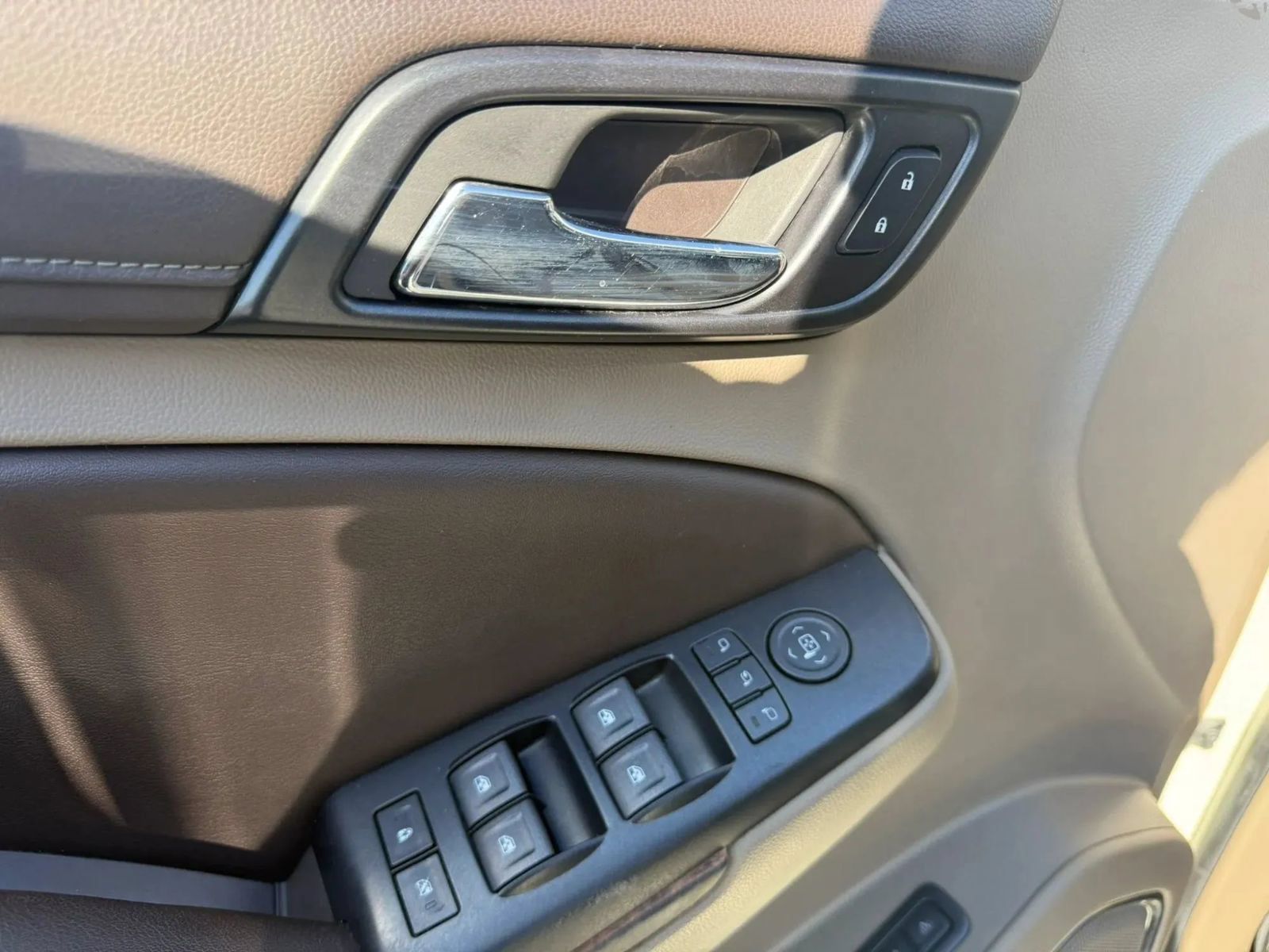 Used 2015 Chevrolet Suburban LTZ AWD/4WD image 12