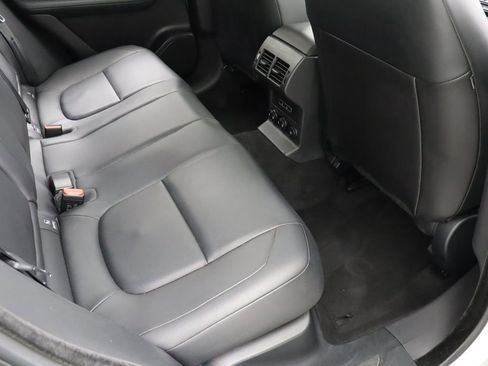 Used 2019 Jaguar F-PACE Premium AWD/4WD image 40