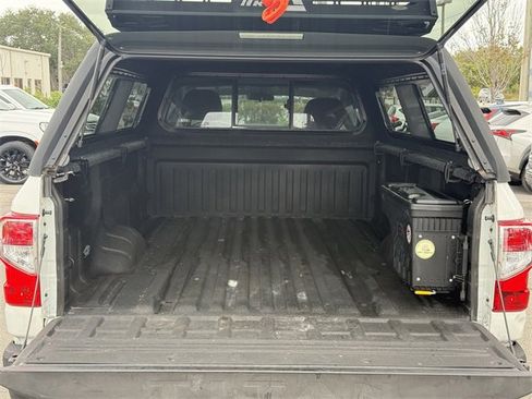 Used 2017 Nissan Titan S image 11