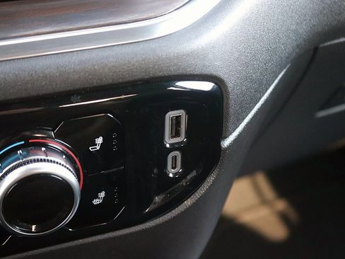 Used 2025 GMC Sierra 1500 SLT image 23