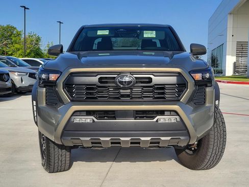Used 2025 Toyota Tacoma TRD Off-Road AWD/4WD image 2