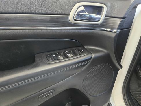 Used 2020 Jeep Grand Cherokee Limited AWD/4WD image 12