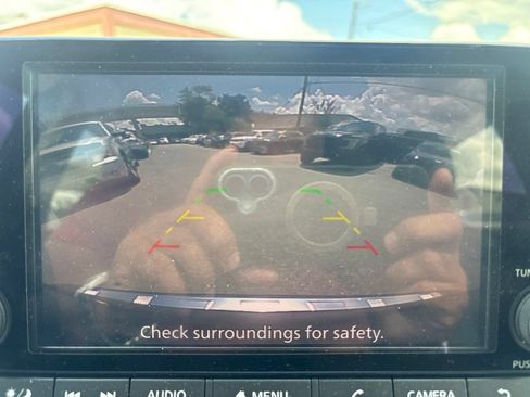 Used 2022 Nissan Rogue SV FWD image 22