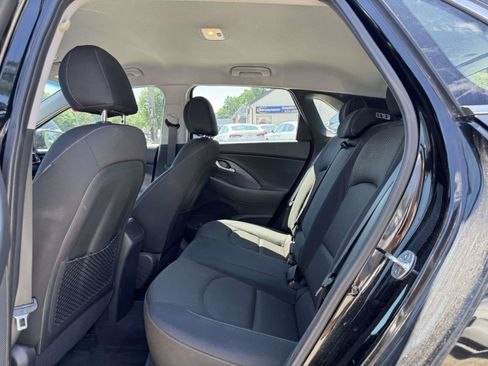 Used 2018 Hyundai Elantra GT w/ Style Package 02 FWD image 9