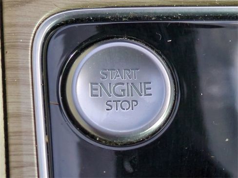 Used 2017 Volkswagen Passat 1.8T SEL Premium image 28