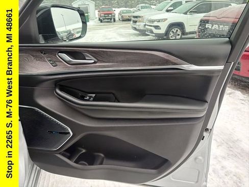 Used 2024 Jeep Grand Cherokee Overland w/ Advanced Protech Group III AWD/4WD image 48