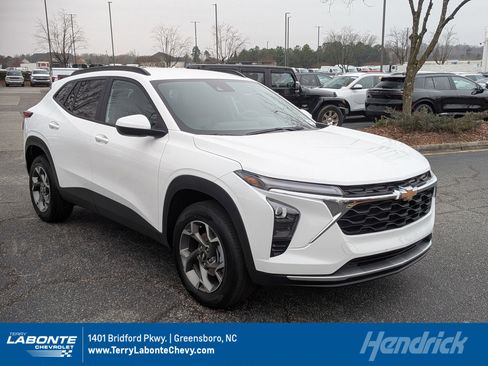 Certified 2025 Chevrolet Trax LT w/ LT Convenience Package image 1