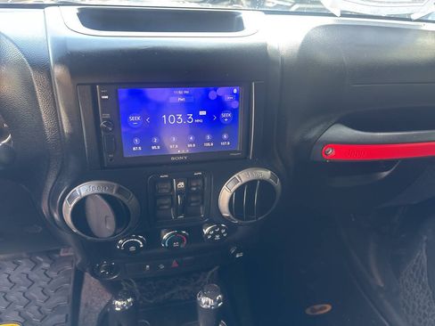 Used 2014 Jeep Wrangler Unlimited Sport w/ Quick Order Package 24S AWD/4WD image 11