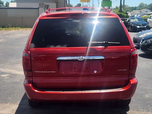 Used 2004 Chrysler Town & Country Limited FWD image 5