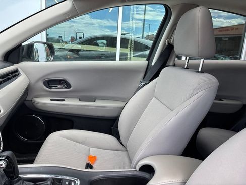 Used 2017 Honda HR-V EX image 4