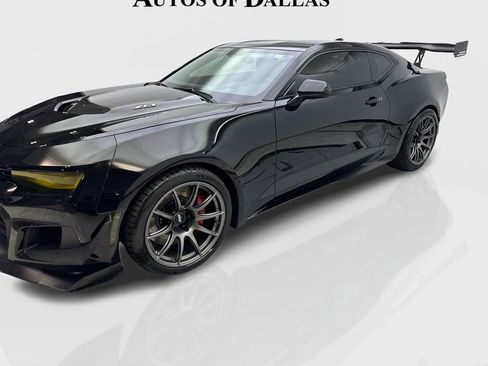 Used 2018 Chevrolet Camaro ZL1 RWD image 11