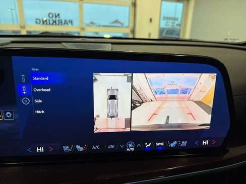 Used 2024 Chevrolet Traverse RS image 4