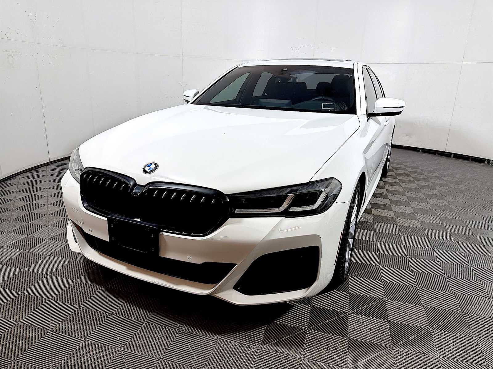 Used 2023 BMW 530i xDrive w/ M Sport Package AWD/4WD image 3