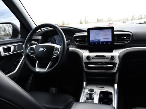 Used 2022 Ford Explorer XLT w/ Equipment Group 202A image 19