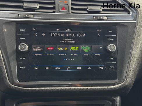 Used 2022 Volkswagen Tiguan SE image 21