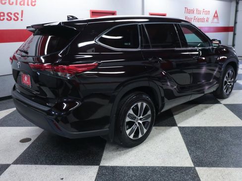 Used 2022 Toyota Highlander XLE image 7