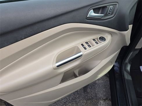 Used 2018 Ford Escape SE w/ SE Sync 3 Package image 16