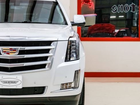 Used 2020 Cadillac Escalade Base image 46