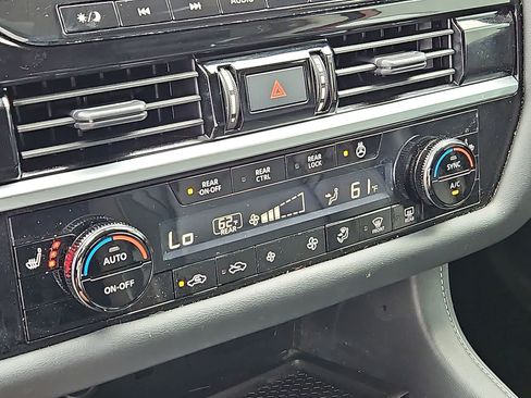 Used 2023 Nissan Pathfinder SL w/ Lighting Package (N92) AWD/4WD image 24