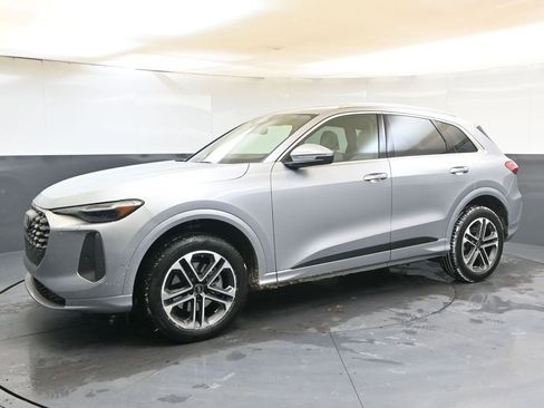 Certified 2025 Audi Q5 Premium Plus w/ Premium Plus image 2