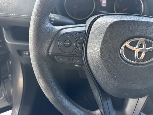 Used 2019 Toyota RAV4 LE w/ Carpet Mat Package FWD image 19