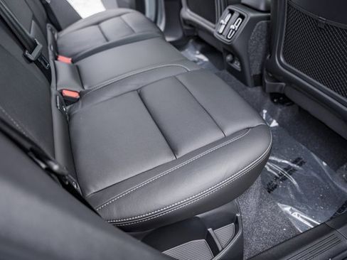 Certified 2025 Volvo XC40 B5 Ultra w/ Climate Package image 33