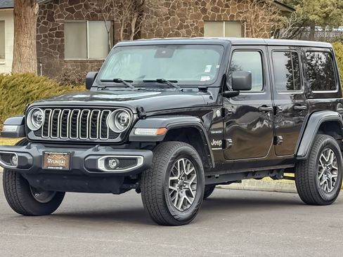 Used 2024 Jeep Wrangler Unlimited Sahara AWD/4WD image 8
