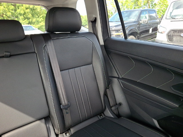Used 2024 Volkswagen Tiguan SE AWD/4WD image 20