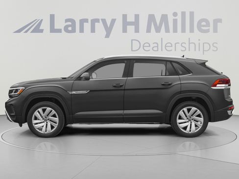 Used 2023 Volkswagen Atlas Cross Sport SE FWD image 3
