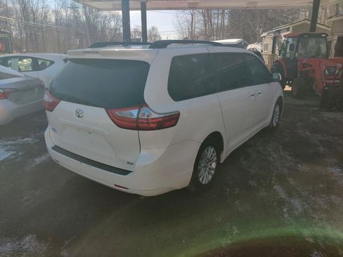 Used 2015 Toyota Sienna XLE image 7