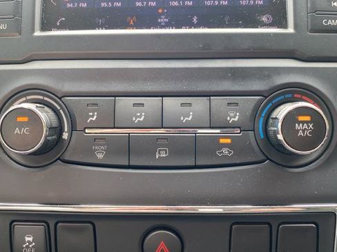 Used 2019 Nissan Titan SV AWD/4WD image 17