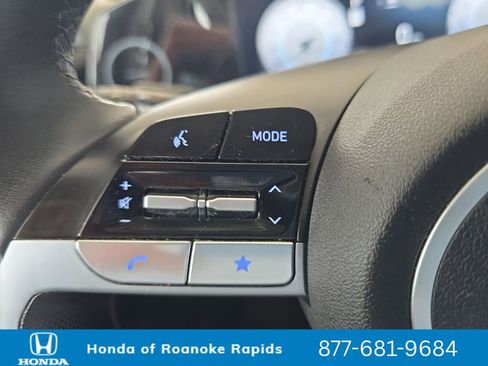 Used 2025 Hyundai Elantra Limited FWD image 24
