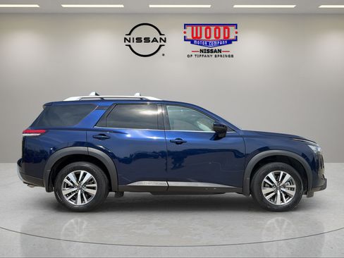 Certified 2023 Nissan Pathfinder SL FWD image 2