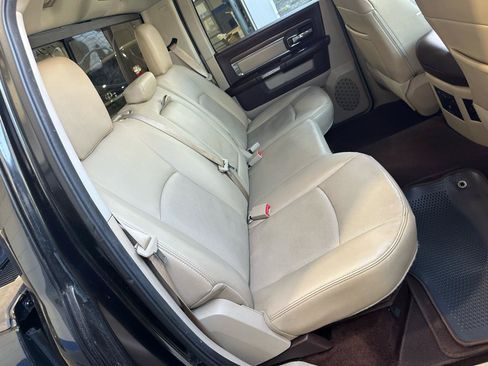 Used 2017 RAM 1500 Laramie RWD image 29