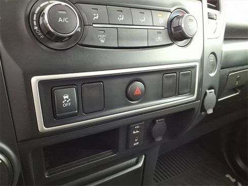 Used 2018 Nissan Titan S image 23