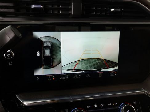 Used 2024 GMC Sierra 3500 Denali image 6