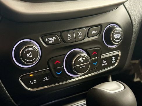 Used 2017 Jeep Cherokee Limited AWD/4WD image 15