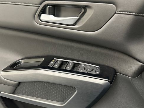 New 2025 Nissan Pathfinder SL w/ SL Premium Package image 19